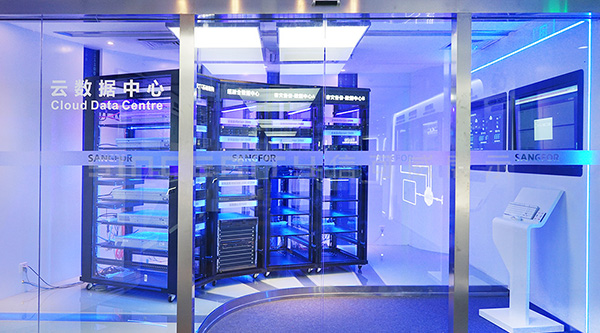 深信服展廳云數(shù)據(jù)處理現(xiàn)場(chǎng)圖